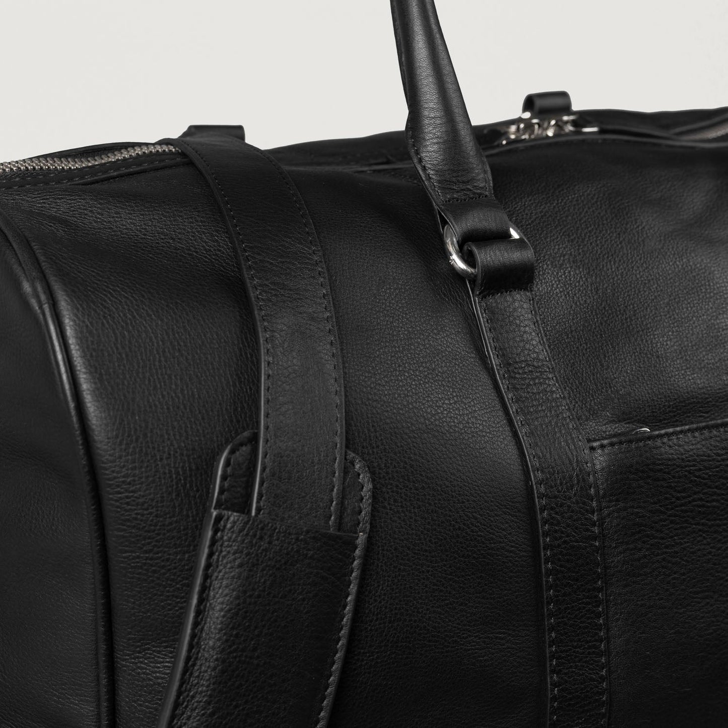 Darrio Black Leather Sports Bag